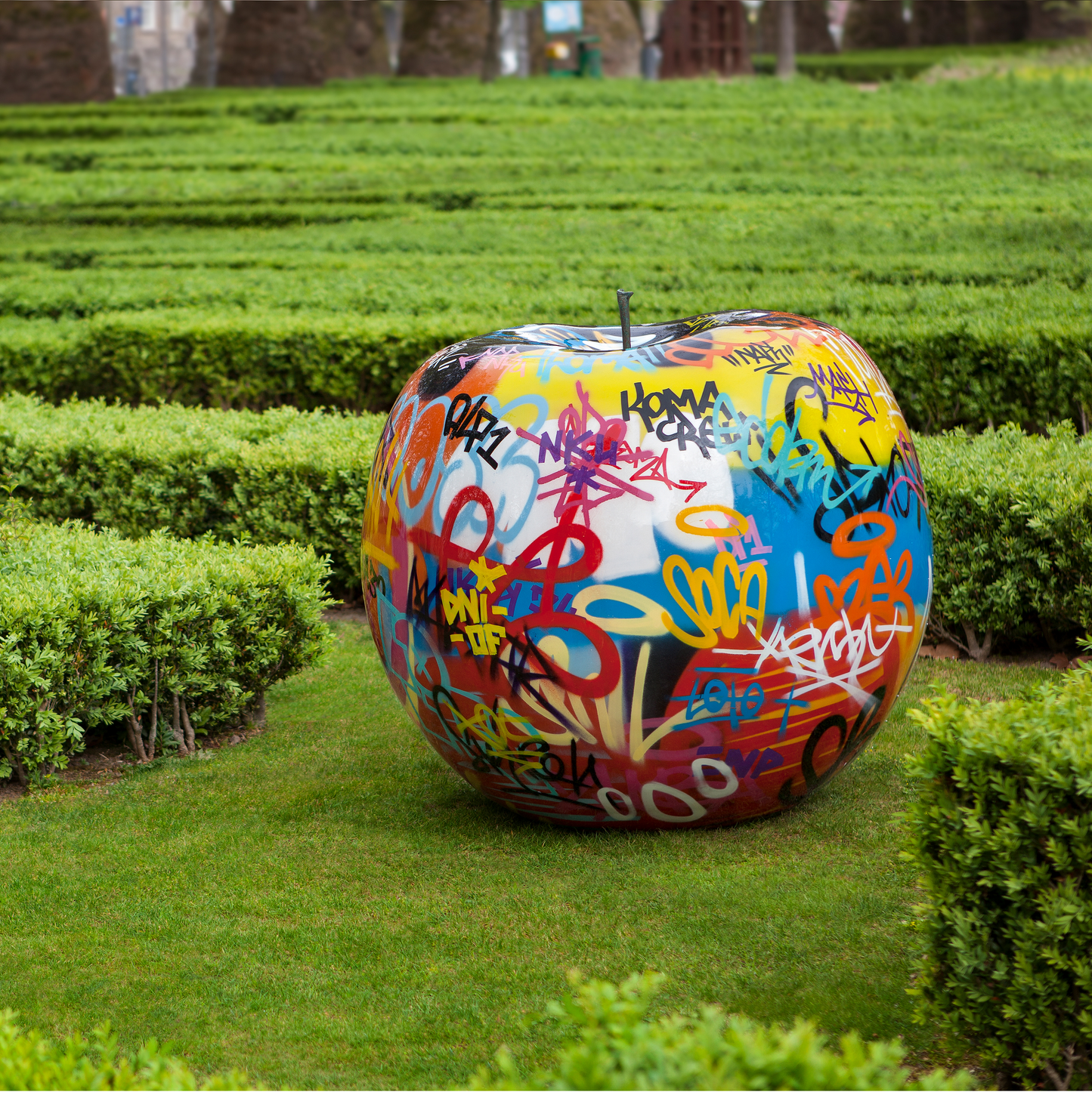 Eple Skulptur Graffitti by Bruno Jorge Monteiro e Silva