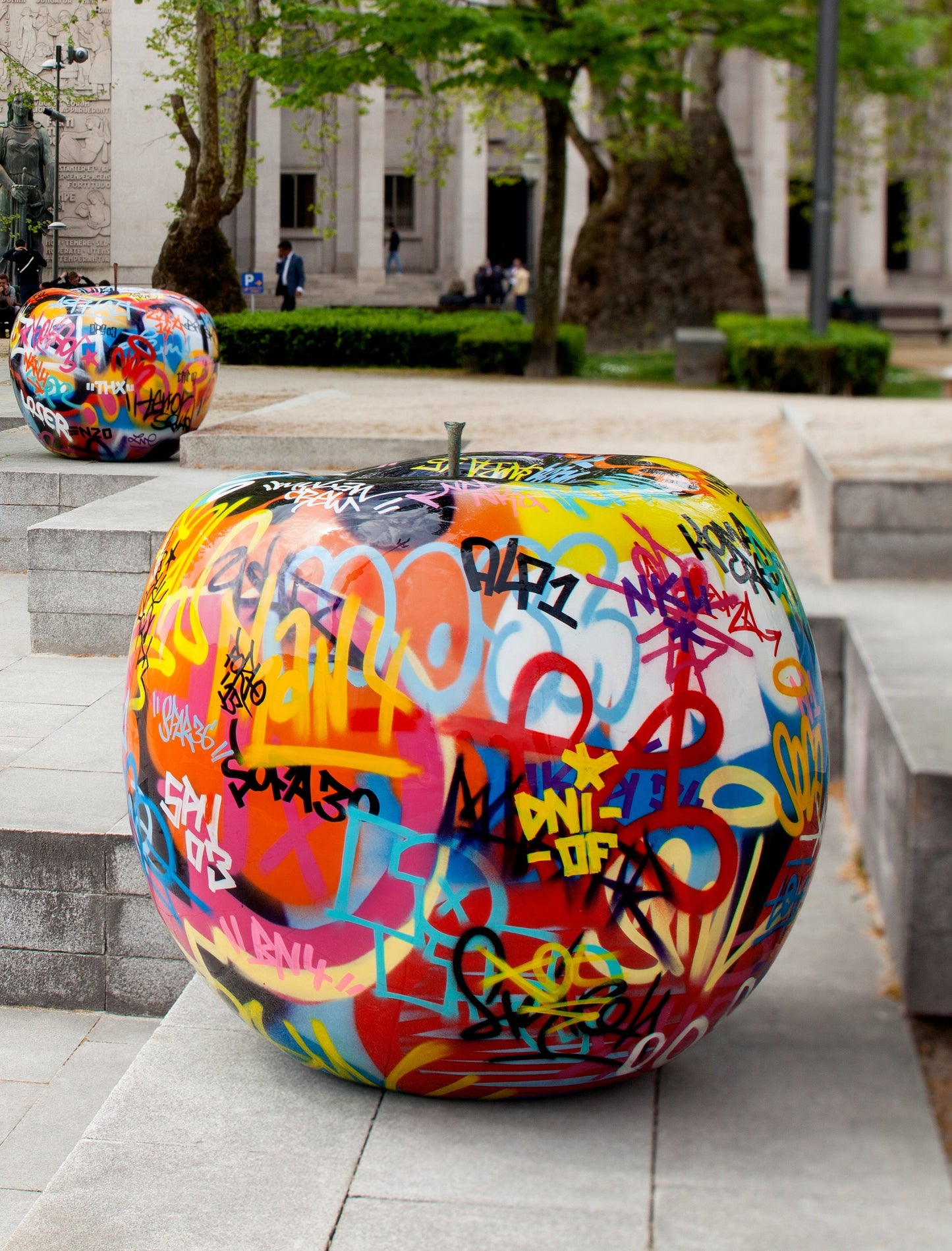 Eple Skulptur Graffitti by Bruno Jorge Monteiro e Silva