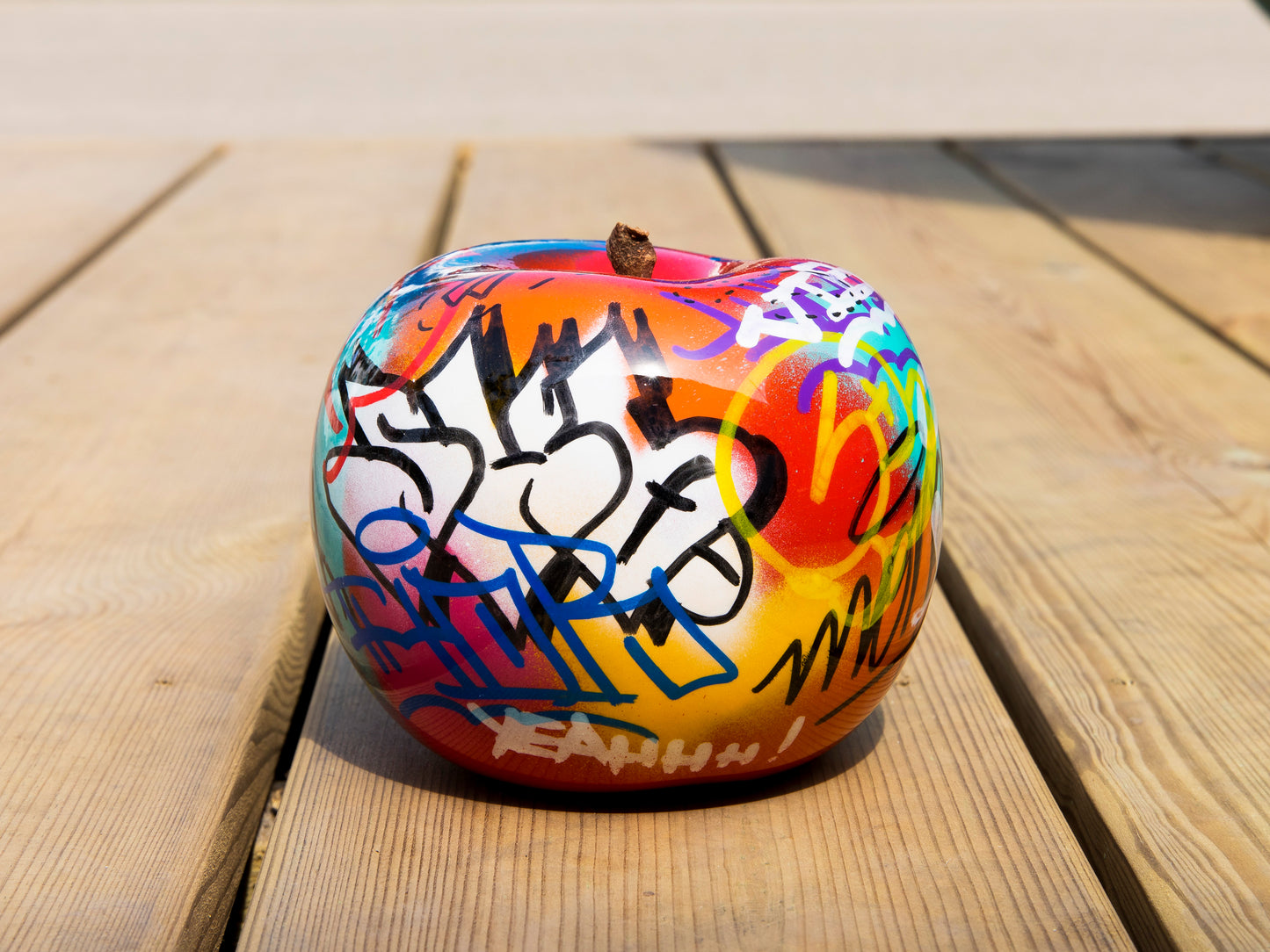 Eple Skulptur Graffitti by Bruno Jorge Monteiro e Silva