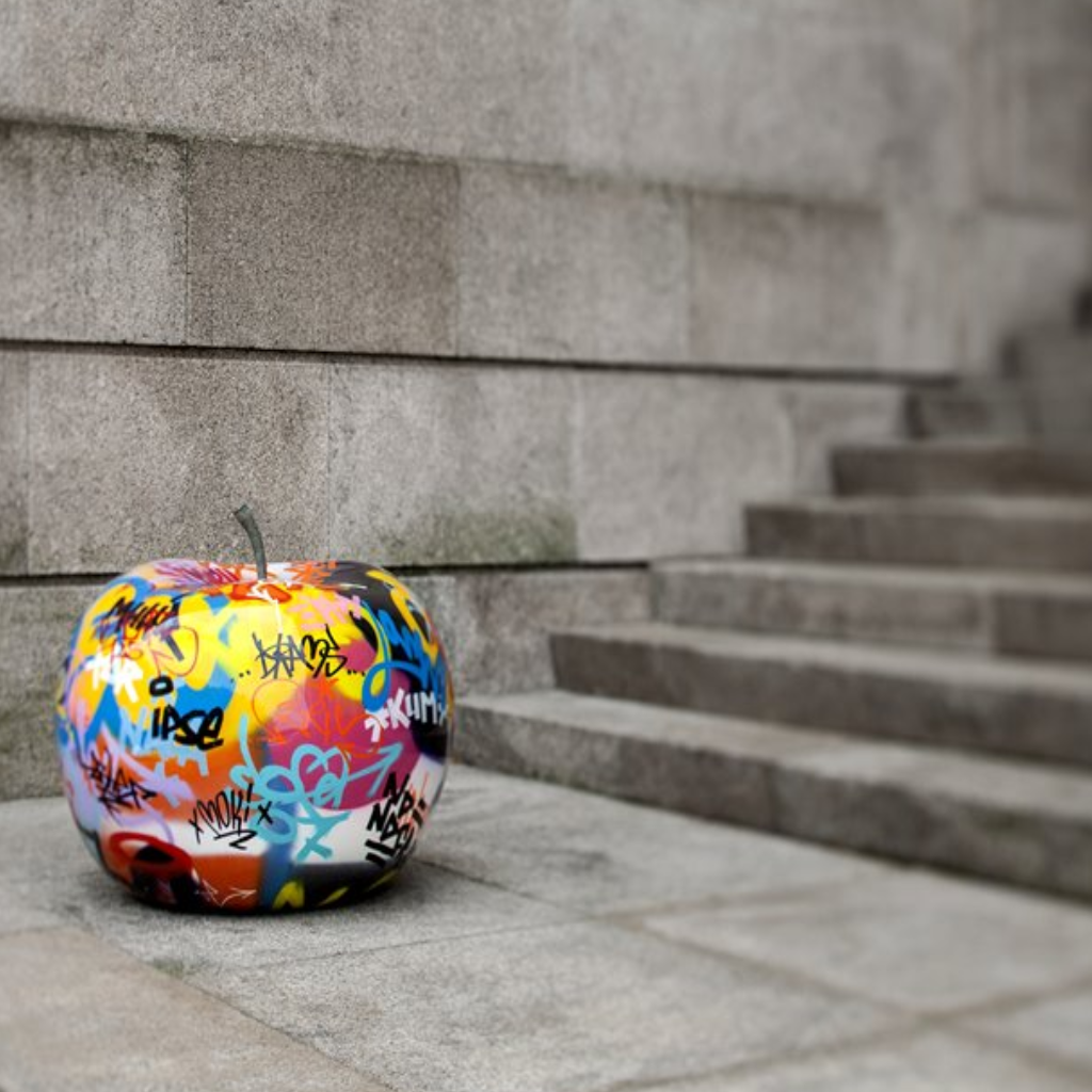 Eple Skulptur Graffitti by Bruno Jorge Monteiro e Silva