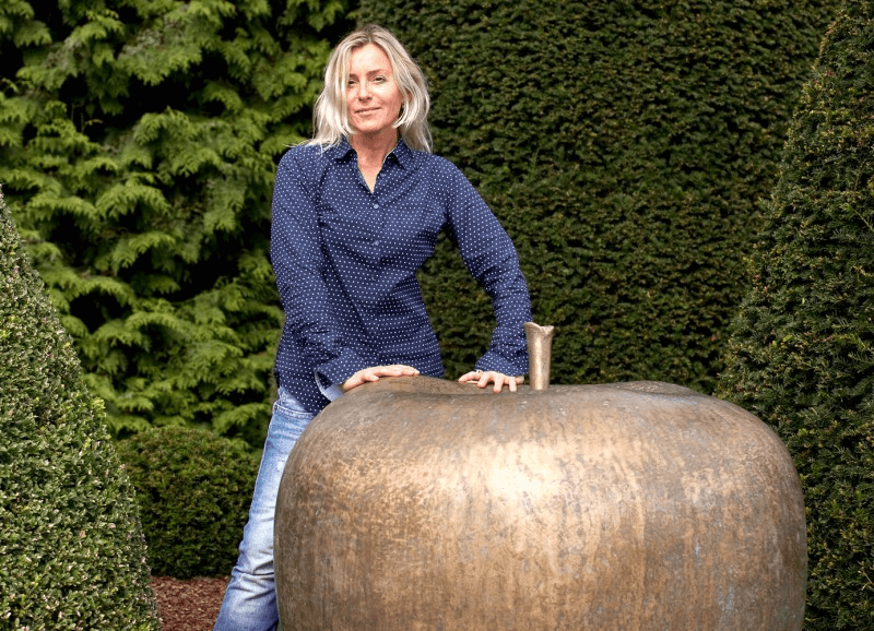 Bronseskulptur Eple av Lisa Pappon