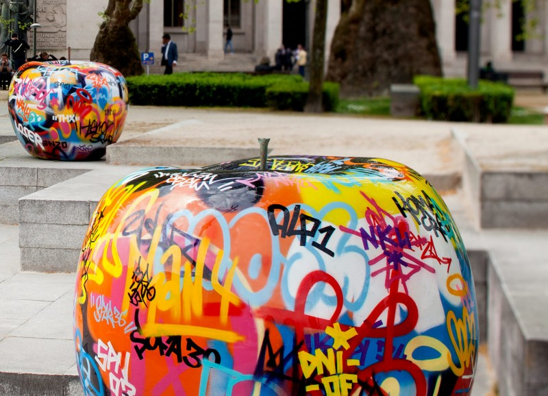 Eple Skulptur Graffitti by Bruno Jorge Monteiro e Silva